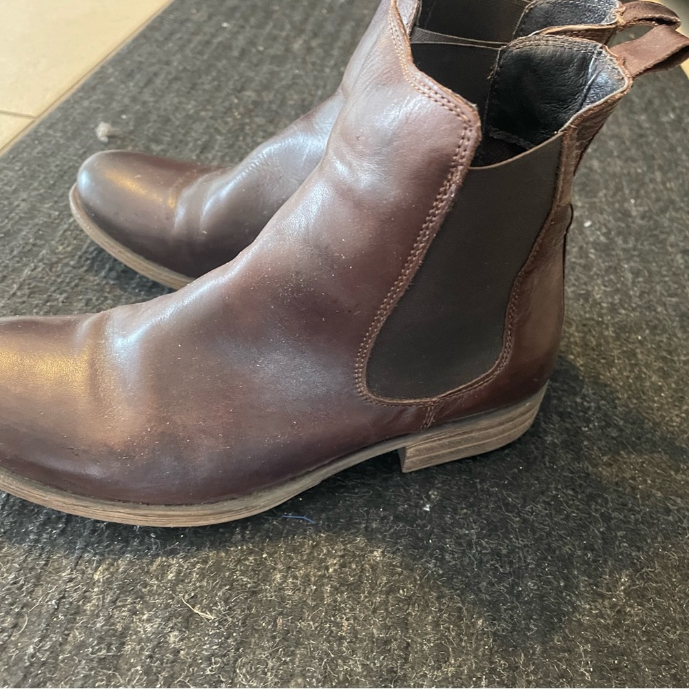 VP Little Burgundy Boots